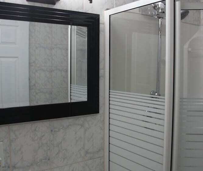 جناح مزود بجاكوزى, Perth Plaza Inn & Suites