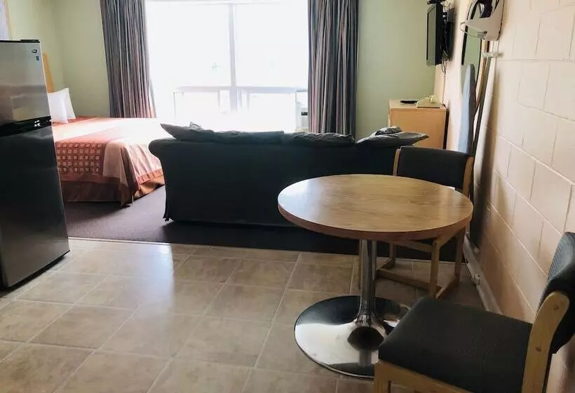 スタンダードスタジオ, Perth Plaza Inn & Suites
