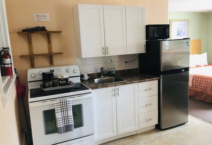 إستوديو قياسى, Perth Plaza Inn & Suites