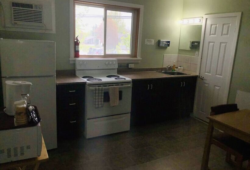 إستوديو قياسى, Perth Plaza Inn & Suites