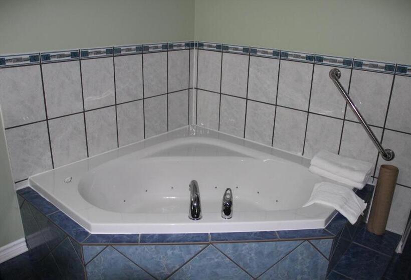 جناح مزود بجاكوزى, Perth Plaza Inn & Suites