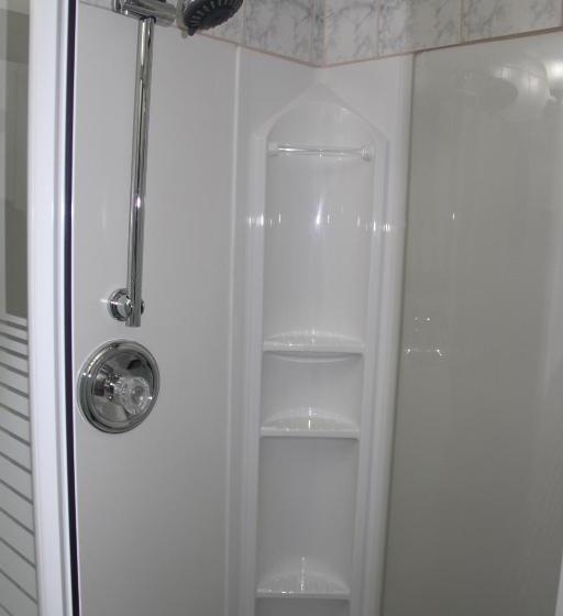 جناح مزود بجاكوزى, Perth Plaza Inn & Suites