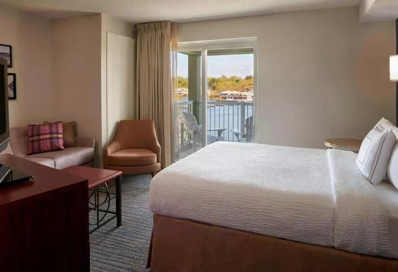Standard studio with lake view, Residence Inn By Marriott Gravenhurst Muskoka Wharf