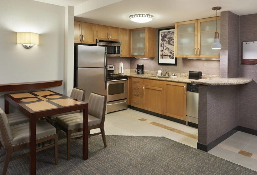 Suite with lake view, Residence Inn By Marriott Gravenhurst Muskoka Wharf