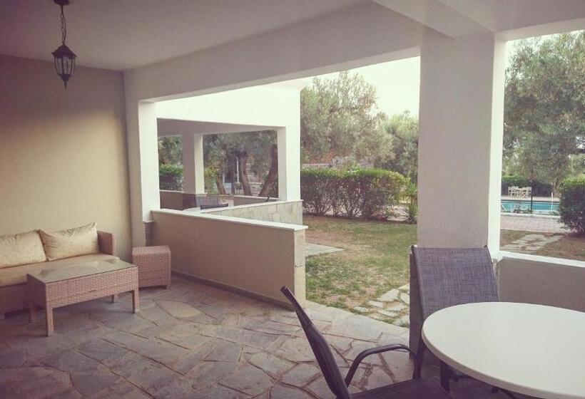 جناح جونيور مطلّ علي حمام السباحة, Asteris Village