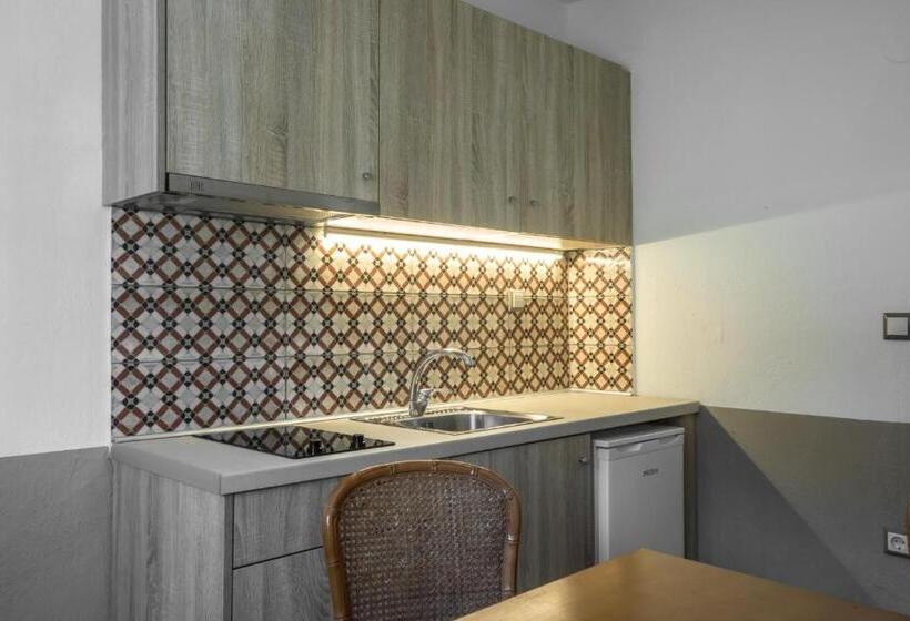 جناح جونيور مطلّ علي حمام السباحة, Asteris Village