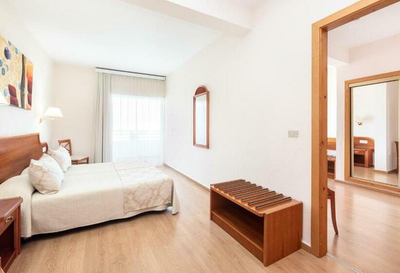 غرفة عائلية, Hc Hotel Magec