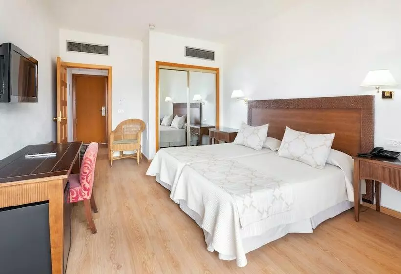 اتاق خانوادگی, Hc Hotel Magec