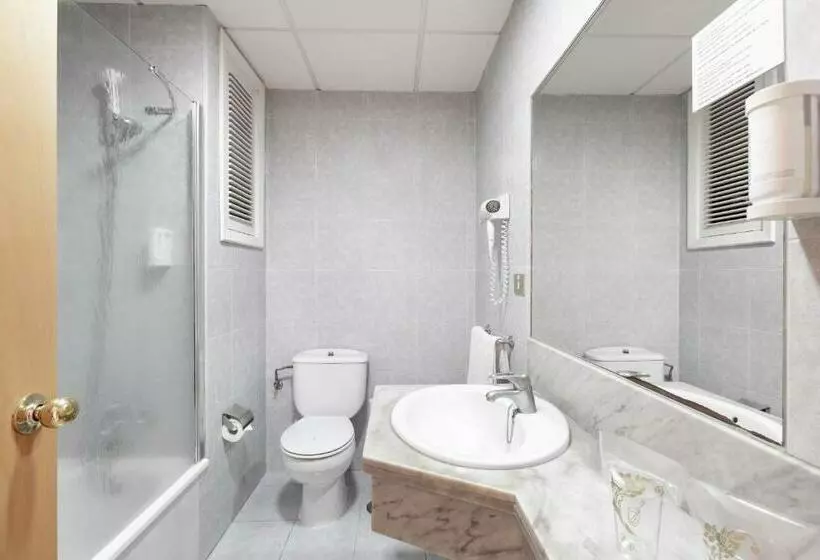 اتاق استاندارد سه نفره, Hc Hotel Magec