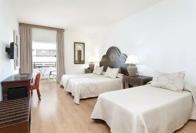 اتاق استاندارد سه نفره, Hc Hotel Magec