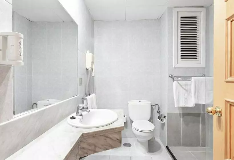 اتاق استاندارد سه نفره, Hc Hotel Magec