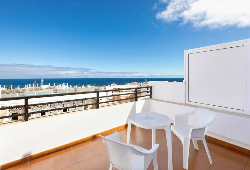 غرفة قياسية ثلاثية, Hc Hotel Magec