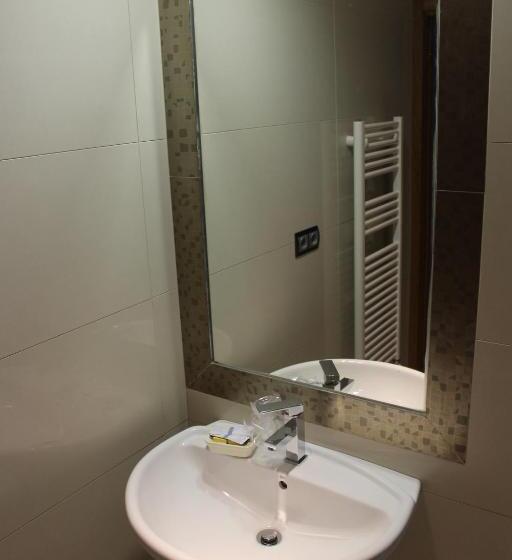 חדר סטנדרט לשלושה, Hostal Burbia