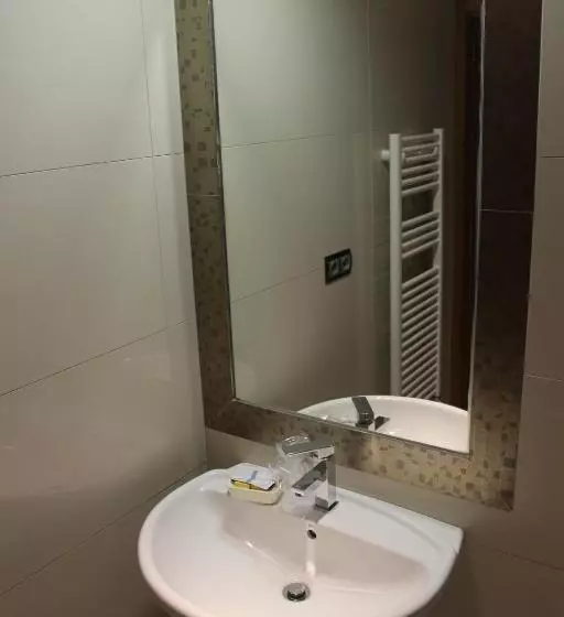 اتاق استاندارد سه نفره, Hostal Burbia