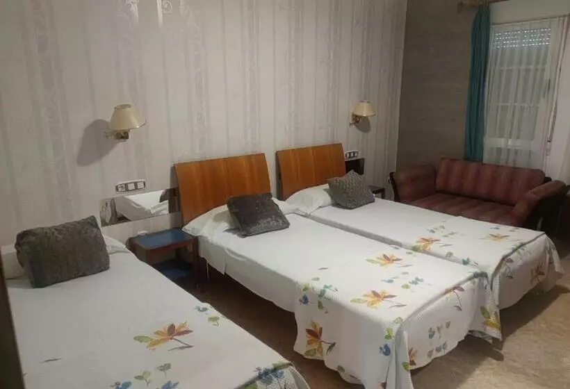اتاق استاندارد سه نفره, Hostal Burbia