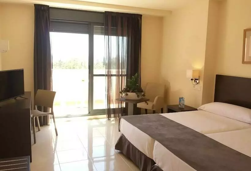 اتاق استاندارد, Adaria Vera