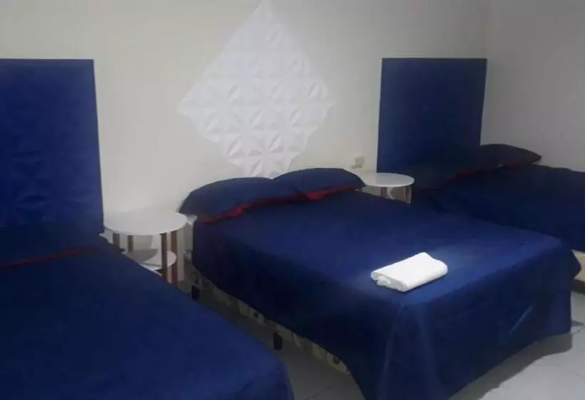 اتاق لوکس سه تخته, Express Inn Pty Aeropuerto Internacional Panama