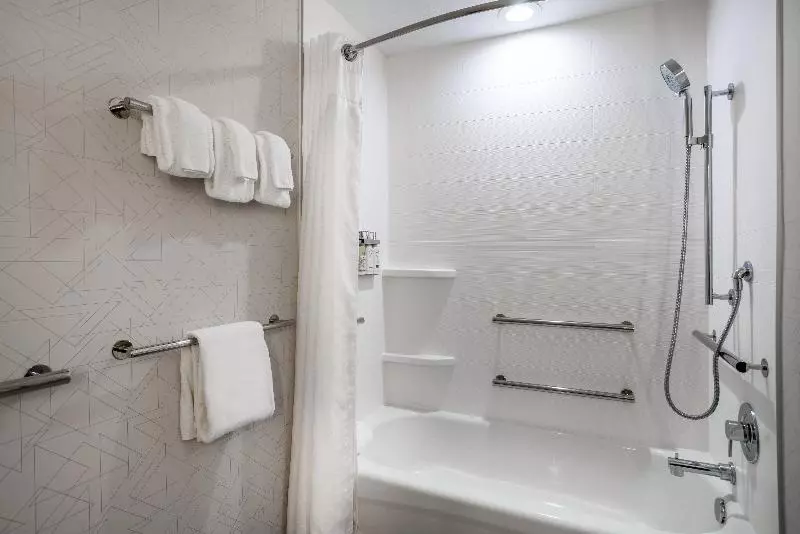 اتاق خانوادگی, Hc Hotel Magec