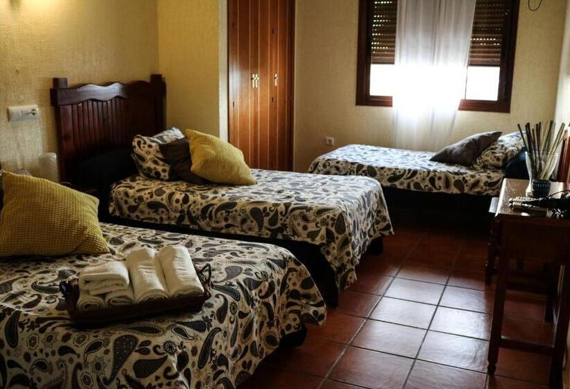 标准三人间, Hostal Rural La Plata Parking Incluido