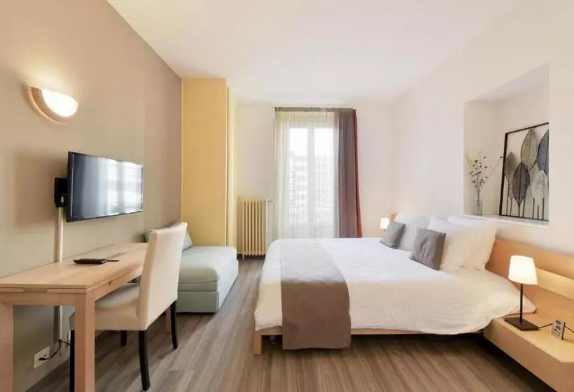 اتاق استاندارد با سرویس بهداشتی مشترک, Hôtel Du Marché