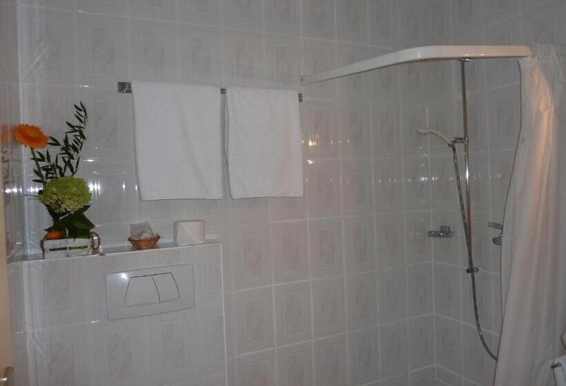 스탠다드 트리플 룸, Hôtel Du Marché