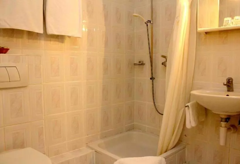 اتاق استاندارد سه نفره, Hôtel Du Marché