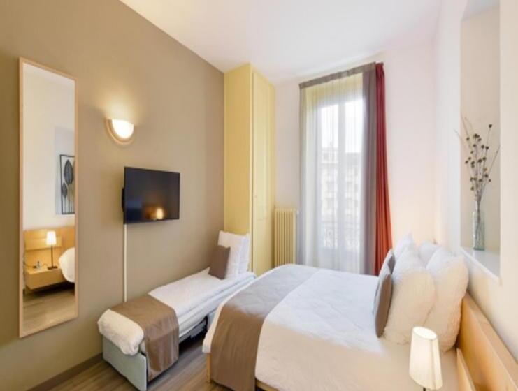 스탠다드 트리픔 룸 공동욕실, Hôtel Du Marché