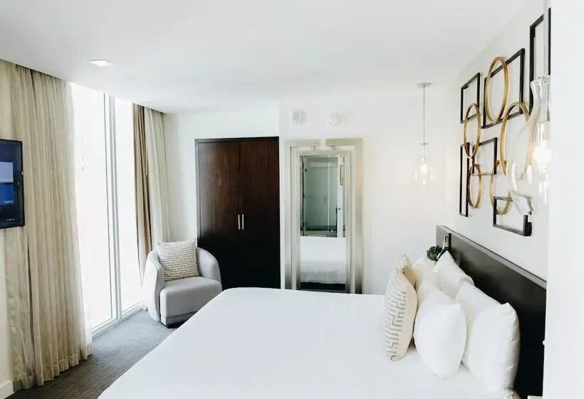 اتاق لوکس با چشم‌انداز شهر, Iberostar Waves Berkeley Shore
