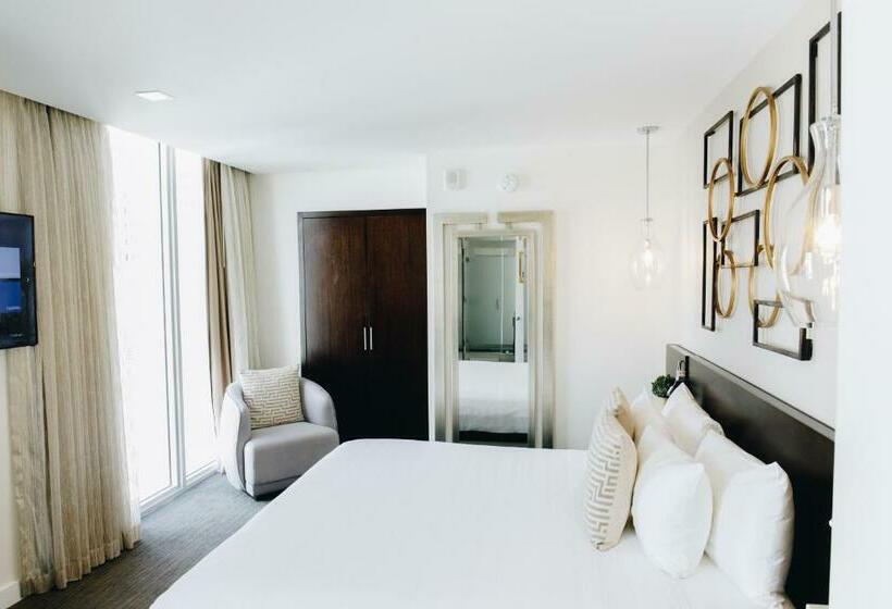 غرفة ديلوكس سرير كينج مطلة على المدينة, Iberostar Waves Berkeley Shore