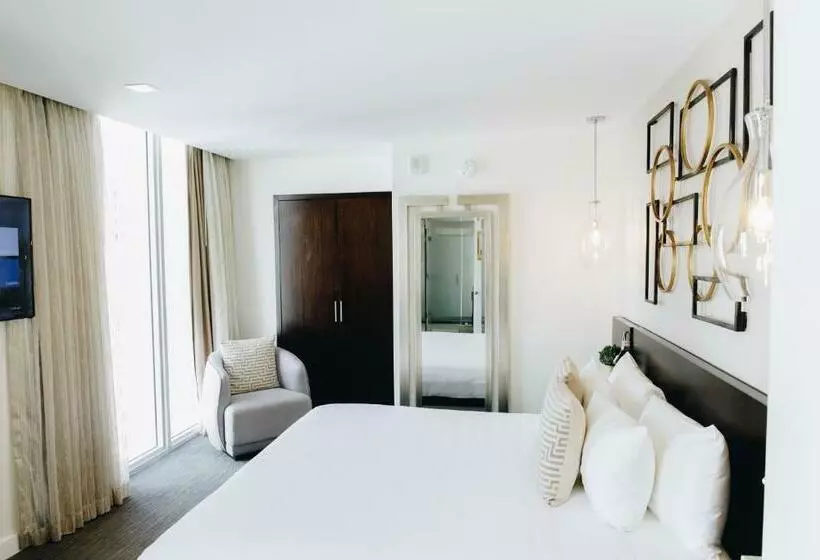 اتاق دلوکس با تخت کینگ و چشم‌انداز شهر, Iberostar Waves Berkeley Shore