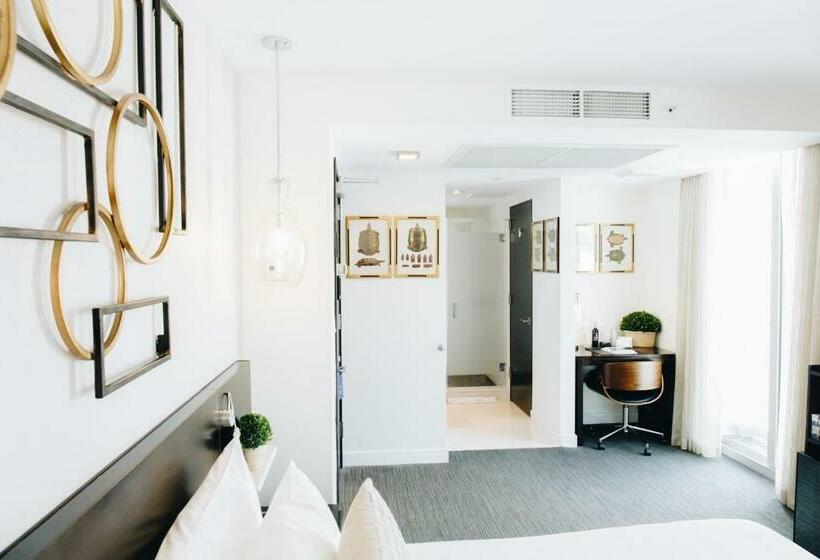 غرفة ديلوكس سرير كينج مطلة على المدينة, Iberostar Waves Berkeley Shore