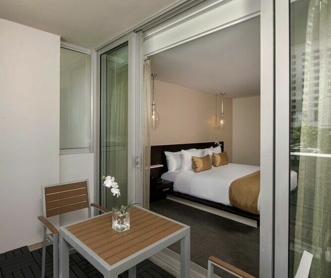 غرفة بريميوم مطلة على حمام السباحة, Iberostar Waves Berkeley Shore