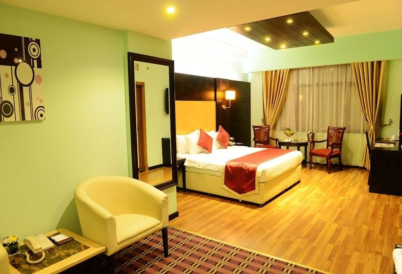 Junior Suite, Juffair Gate