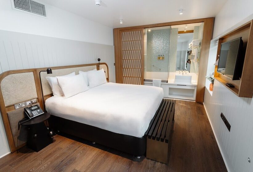 Номер Стандарт, Leicester House