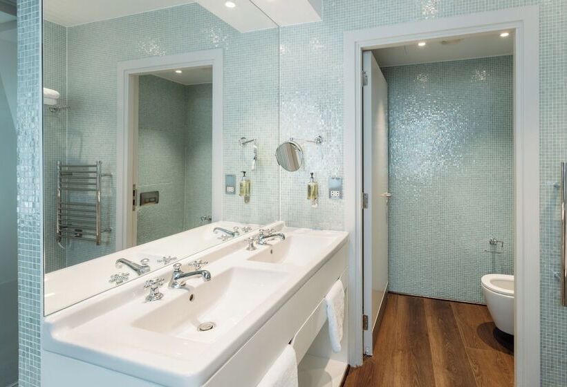 סוויטה, Leicester House