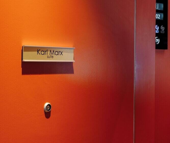 סוויטה, Leicester House