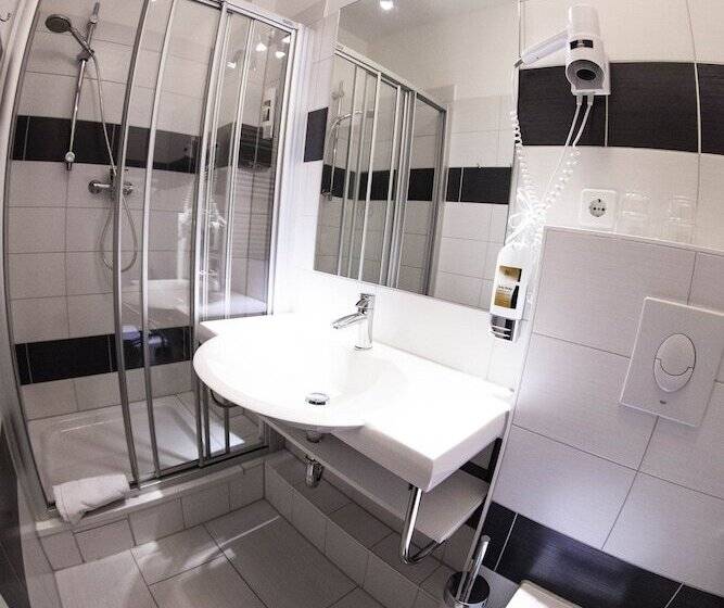 اتاق اکونومی, Prens Berlin