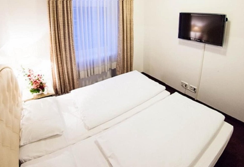 اتاق اکونومی, Prens Berlin