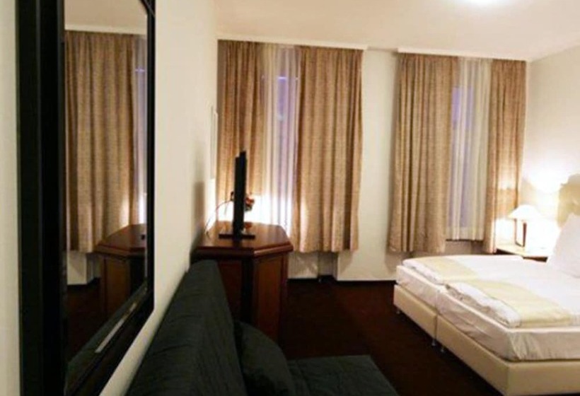 اتاق راحتی سه تخته, Prens Berlin