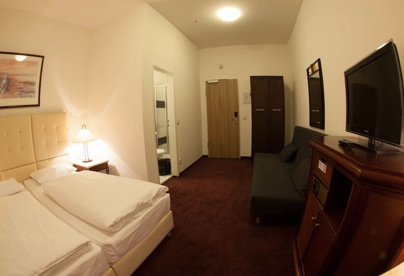 اتاق راحتی سه تخته, Prens Berlin