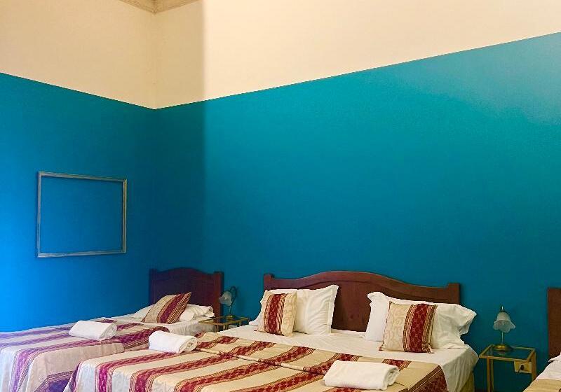 جناح جونيور مزوَّد بشرفة, Valentino