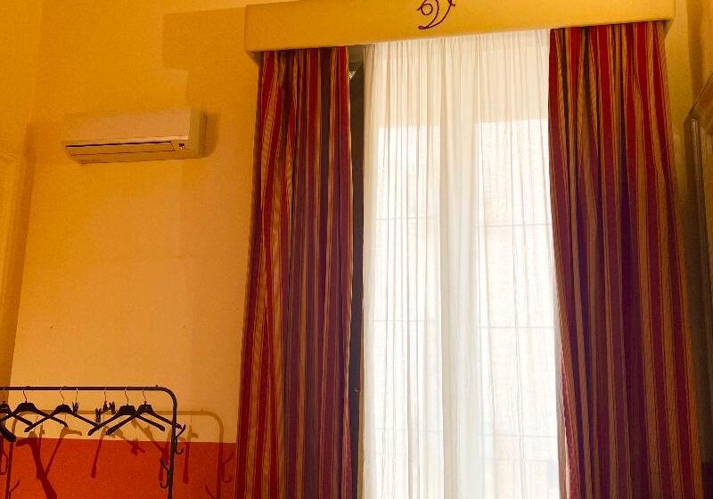 غرفة قياسية, Valentino