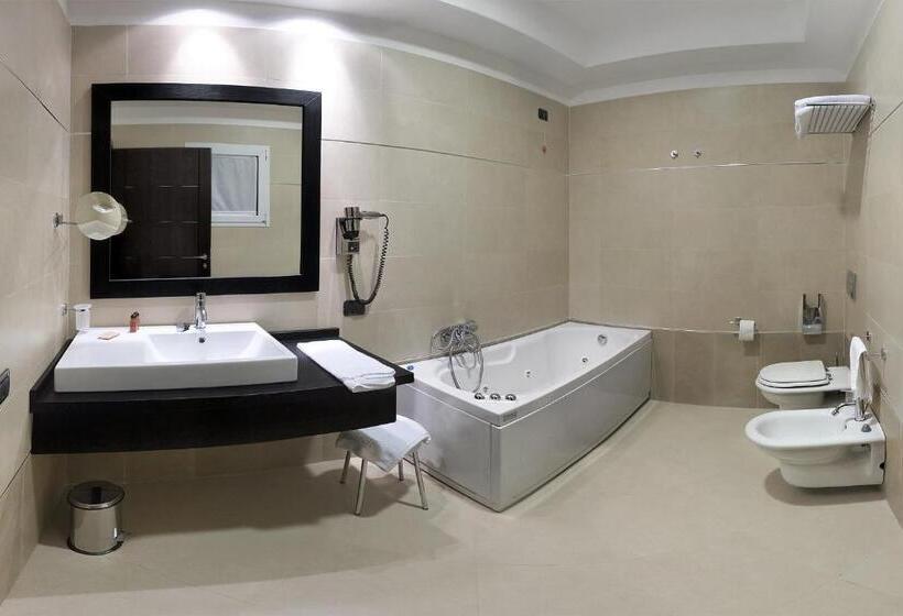 جناح جونيور, Ahr Baja Hotel & Spa Cannigione