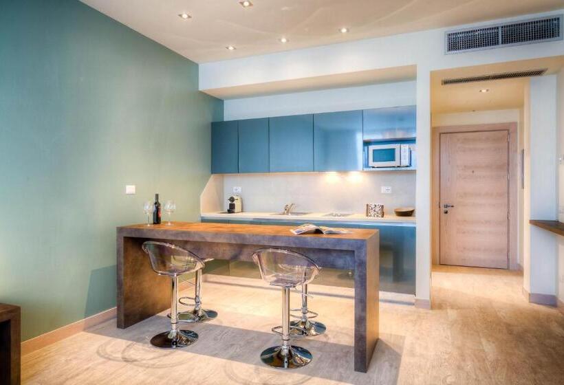 استودیوی سوپریور, Forte16 View & Spa