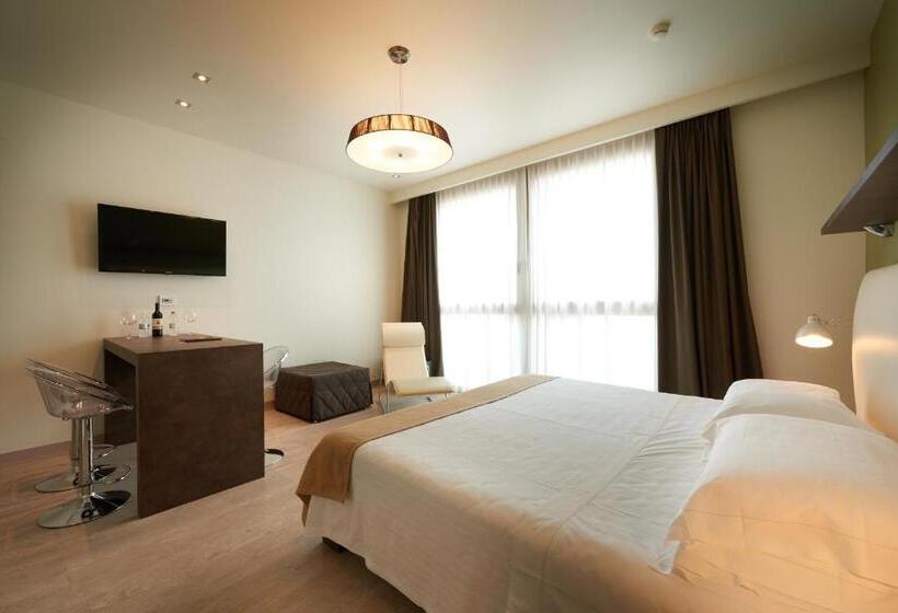 استودیوی استاندارد, Forte16 View & Spa