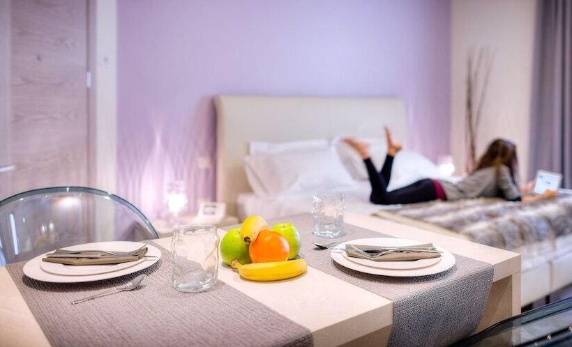 استودیوی سوپریور, Forte16 View & Spa