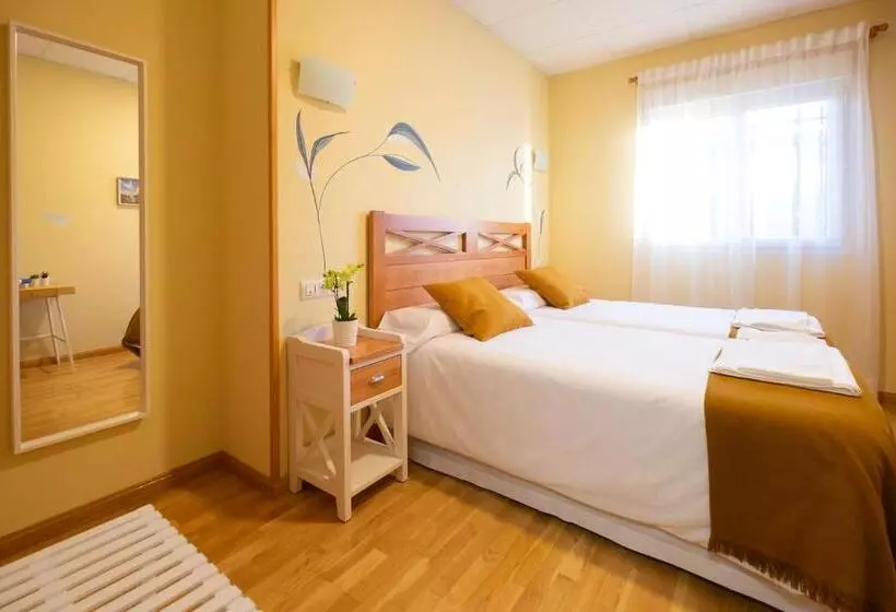 اتاق خانوادگی, Hostal La Granja