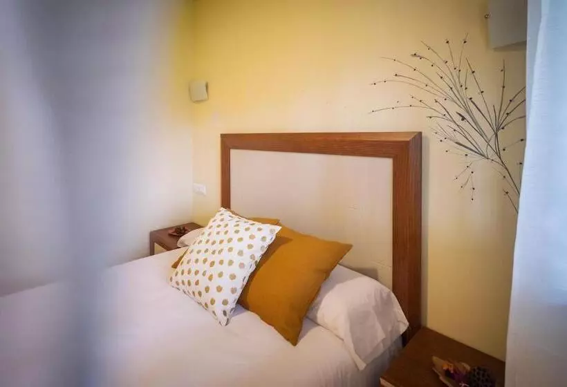 اتاق خانوادگی, Hostal La Granja