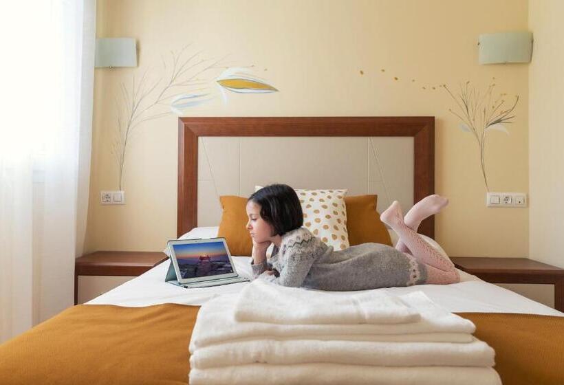 اتاق خانوادگی, Hostal La Granja