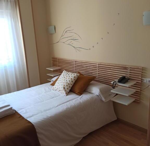 اتاق خانوادگی, Hostal La Granja